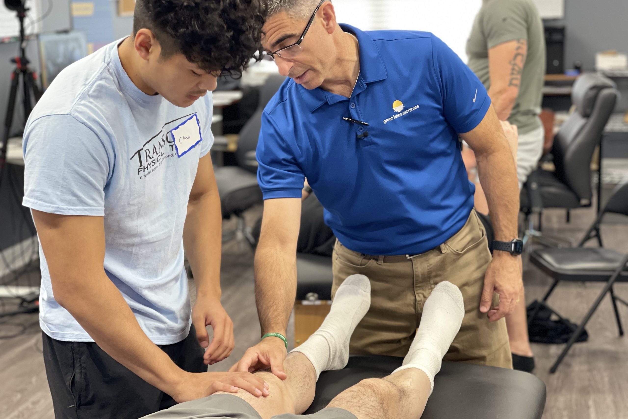 instructor teaching new techniques at comprehensive knee CEU course